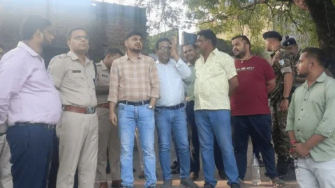 Dhanbad : डीसी-एसएसपी ने छठ घाटों का किया निरीक्षण, सुरक्षा-स्वच्छता पर दिए सख्त निर्देश