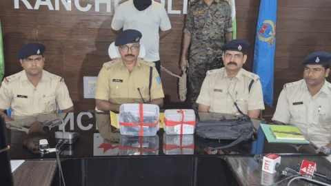 झारखंड:  सुजीत सिन्हा गैंग को आर्म्स सप्लाई करने आया क्रिमिनल रांची में पकड़ा गया, तीन लोडेड पिस्टल जब्त