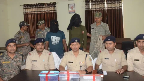 धनबाद: बैंक मोड़ के सोना-चांदी दुकान में डकैती की योजना विफल,  पिस्टल-गोली के साथ दो क्रिमिनल अरेस्ट