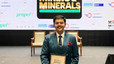 धनबाद: युवा उद्यमी आदर्श सिंह को कोलकाता में मिला ‘Young Entrepreneur of the Year 2025’ का सम्मान