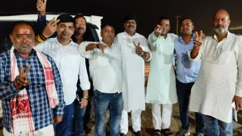Bihar Elections 2025 : शाहपुर में राकेश रंजन ओझा के पक्ष में धनबाद के नेताओं ने चलाया जनसंपर्क