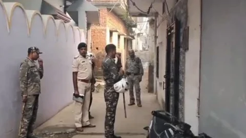 Gangs of Wasseypur Dhanbad : दुबई में बैठे गैंगस्टर प्रिंस खान की जड़ें हिलाने में जुटी पुलिस, 30 ठिकानों पर रेड