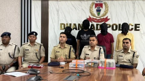Gangs of Wasseypur Dhanbad : प्रिंस खान गैंग के चार गुर्गे गिरफ्तार, 17 लाख कैश और आर्म्स जब्त
