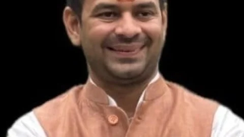 Bihar Elections 2025 :  बिहार चुनाव के बीच केंद्र का बड़ा फैसला, तेज प्रताप को मिली Y प्लस कैटेगरी सिक्युरिटी