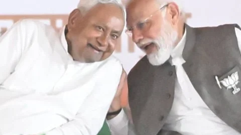 Bihar Chunav Result 2025: NDA का महाबंपर धमाका! 202 सीटें जीतकर रचा इतिहास, महागठबंधन 35 पर सिमटा