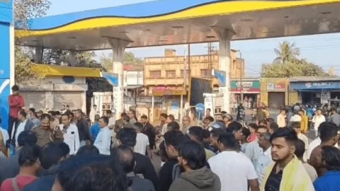 धनबाद: झरिया में दिनदहाड़े गैंगवार!  छपरा के वांछित अपराधी प्रेम यादव की सिर में गोली मारकर हत्या