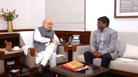 धनबाद एमपी ढुलू ने गृह मंत्री अमित शाह से की मुलाकात ,झारखंड की बिगड़ती कानून-व्यवस्था से कराया अवगत