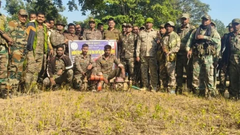 हजारीबाग के चौपारण में पुलिस की बड़ी कार्रवाई, 10 एकड़ में फैली अवैध अफीम की खेती नष्ट, कई सामग्रियां जब्त