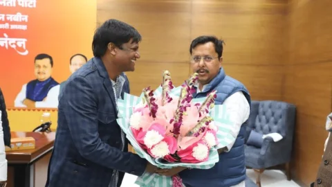 धनबाद एमपी ढुलू महतो ने भाजपा के राष्ट्रीय कार्यकारी अध्यक्ष नितिन नबीन से की मुलाकात