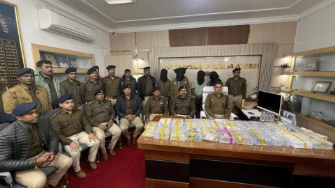 पुलिस हो तो धनबाद जैसी! रात की डकैती, दिन में खुलासा, 80 लाख के गहनों के साथ चार बंजारा क्रिमिनल गिरफ्तार