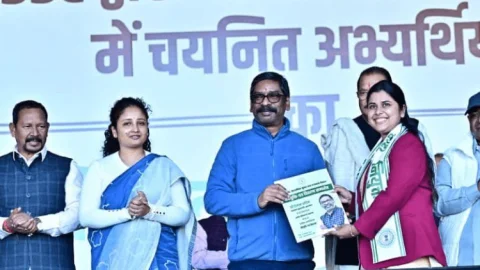 झारखंड: 1910 युवाओं को मिली सरकारी नौकरी, CM हेमंत सोरेन बोले– ‘कहने पर नहीं, काम करने पर है मेरा विश्वास’