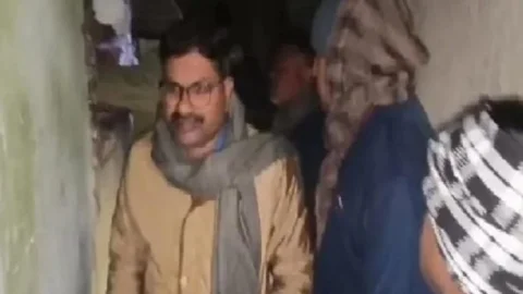 धनबाद : झाड़ूडीह गोलीकांड मामले में दो एफआइआर दर्ज, देवेंद्र सिंह के घर से 17 कारतूस बरामद