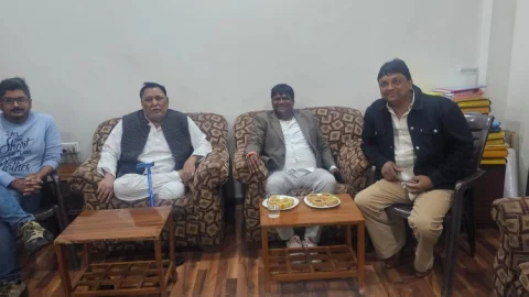 धनबाद: सांसद ढुलू महतो पहुंचे उद्योगपति परशुराम सिंह के आवास,  विकास पर हुई सार्थक चर्चा