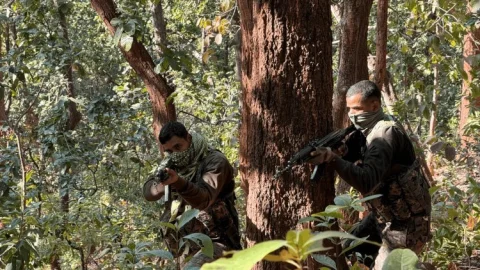 Jharkhand: सारंडा जंगल में ‘ऑपरेशन मेगाबुरु’ जारी, सुरक्षा बलों ने 36 घंटे में 16 माओवादियों को किया ढेर