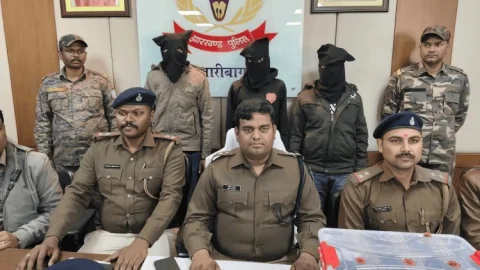 झारखंड: हजारीबाग में एक करोड़ की अफीम के साथ तीन तस्कर गिरफ्तार, बोरे में भरकर बाइक से कर रहे थे सप्लाई