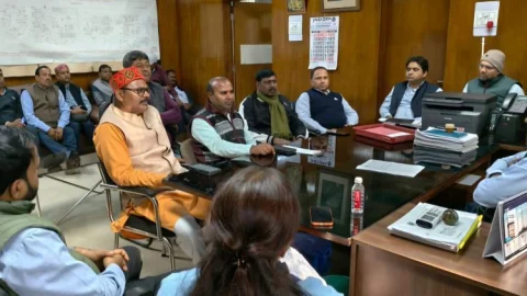 Dhanbad: BCCL वाशरी डिवीजन में BMS-DCKS का घेराव, इंक्रीमेंट कटौती वापस लेने पर प्रबंधन झुका