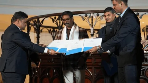 जिंदल समूह और झारखंड सरकार के बीच बड़ी डील! इस्पात, स्वच्छ ऊर्जा और बिजली क्षेत्र में होगा बड़ा निवेश