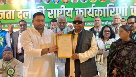 लालू युग का औपचारिक अंत, तेजस्वी यादव बने राजद के कार्यकारी अध्यक्ष