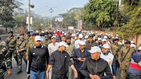 झारखंड की सबसे बड़ी मानव श्रृंखला से गूंजा सड़क सुरक्षा और मतदान का संदेश, धनबाद ने रचा इतिहास
