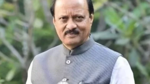 Ajit Pawar Plane Crash: महाराष्ट्र के डिप्टी CM अजित पवार की प्लेन क्रैश में मौत, क्रू  मेंबर्स समेत पांच लोग मारे गये