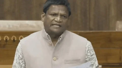 धनबाद सांसद ढुलू महतो ने लोकसभा में उठाया बोकारो विस्थापित युवाओं का मुद्दा, उम्र सीमा में छूट की जोरदार मांग