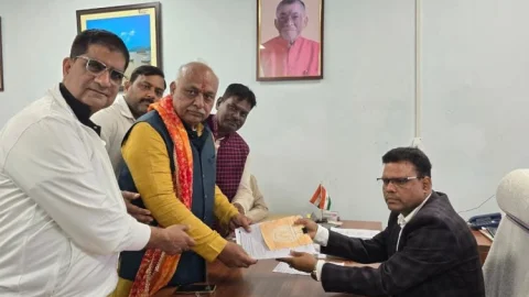 धनबाद निकाय चुनाव 2026: मेयर व वार्ड पार्षदों के लिए नामांकन शुरू, चंद्रशेखर अग्रवाल ने भरी हुंकार