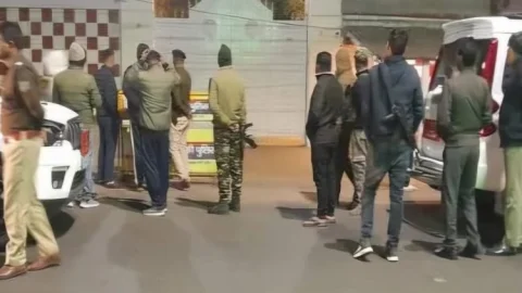 आधी रात दहल गया धनबाद: झरिया विधायक रागिनी सिंह के आवास ‘सिंह मेंशन’ पर बमबारी, इलाके में दहशत