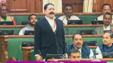 बिहार विधानसभा में अनंत सिंह का दमदार एंट्री: नीतीश के पैर छुए, बाहर आते ही तेजस्वी पर कस दिया सियासी तंज