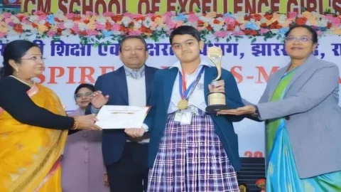 धनबाद की बेटी का कमाल: 9वीं की छात्रा ने बनाया AI Smart Baby Band, गिरते ही मोबाइल पर पहुंचेगा अलर्ट