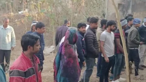 दुमका में डबल मर्डर से सनसनी: पुलिस इंस्पेक्टर ऑफिस के पीछे मां-बेटी के शव मिले, दुष्कर्म के बाद हत्या की आशंका