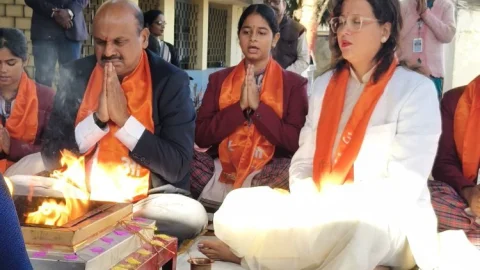 धनबाद: DAV लोदना में बोर्ड परीक्षार्थियों को मिला ‘यज्ञ का आशीर्वाद’… BCCL के डीपी ने दिया सफलता मंत्र