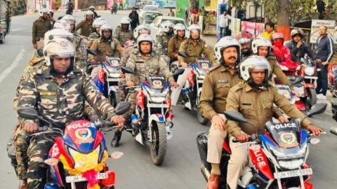धनबाद में सिटी हॉक्स का सख्त संदेश: अड्डाबाजी पर वार, संवेदनशील इलाकों में फ्लैग मार्च से अपराधियों में हड़कंप