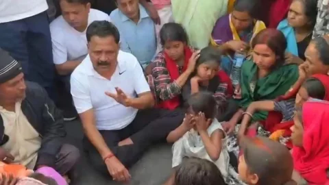 होली के जश्न में खून-खराबा: गिरिडीह में डीजे विवाद पर युवक की चाकू से हत्या, गुस्साए लोगों ने किया सड़क जाम