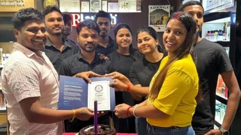धनबाद का ‘R LAUNCH SALON’ बना ग्लोबल स्टार: गिनीज वर्ल्ड रिकॉर्ड में भागीदारी से शहर का नाम रोशन