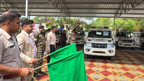 धनबाद पुलिस की ताकत बढ़ी: 40 नए बोलेरो और 45 अपाचे बाइक शामिल, DC-SSP ने दिखाई हरी झंडी