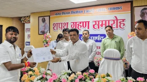 धनबाद नगर निगम में अरुण चौहान की बड़ी जीत: 55 में से 50 वोट पाकर बने डिप्टी मेयर, मेनका सिंह को करारी हार