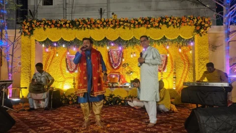 कुसुम बिहार में परशुराम सिंह के आवास पर भक्ति की गूंज: माता रानी की भव्य चौकी में झांकियों और भजनों ने बांधा समां