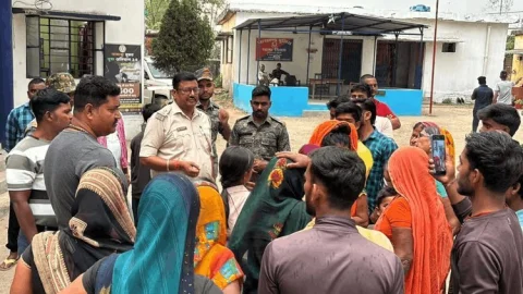 झारखंड: कोडरमा हाजत मौत कांड पर हंगामा,जयनगर थाना प्रभारी लाइन हाजिर