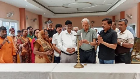 धनबाद शक्ति मंदिर में सेवा का अद्भुत उदाहरण: निशुल्क नेत्र जांच शिविर में 51 मरीजों की जांच