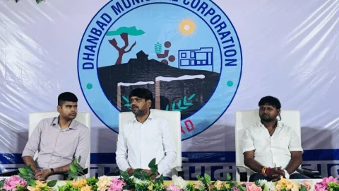 धनबाद में ‘सफाई और पानी’ पर बड़ा एक्शन प्लान: हर वार्ड में 15 सफाईकर्मी, जल संकट वाले इलाकों में लगेंगे चापानल
