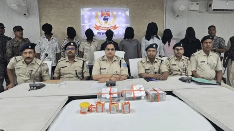 झारखंड: 5 लाख की सुपारी से खुला जमीन माफिया का काला खेल, सफेदपोश की साजिश बेनकाब, 8 गिरफ्तार