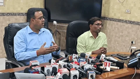 धनबाद रेलवे स्टेशन का मेगा ट्रांसफॉर्मेशन: जाम खत्म, गया पुल अंडरपास रहेगा ‘ड्राई’, 180 Kmph स्पीड से दौड़ी ट्रेन