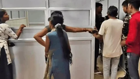 ‘धनबाद में मौत का धमाका: गैस कटर सिलेंडर ब्लास्ट से मची चीख-पुकार, दम घुटने से 3 की मौत, 2 जिंदगी से जूझ रहे’