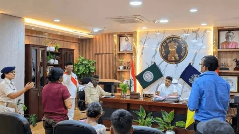 धनबाद: 20 लाख लेने के बाद भी नहीं दी जमीन, जनता दरबार में बिल्डर पर फूटा पीड़ित का गुस्सा