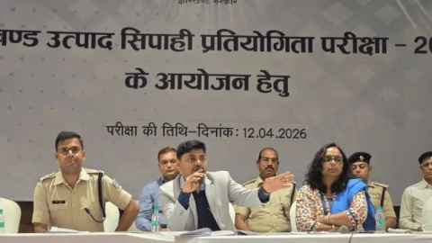 धनबाद में उत्पाद सिपाही परीक्षा पर सख्ती: 77 केंद्र, 3 शिफ्ट, फुल सिक्योरिटी अलर्ट