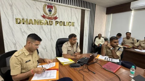 धनबाद पुलिस का एक्शन मोड: दर्ज से ज्यादा मामलों का निपटारा, अपराधियों में मचा हड़कंप