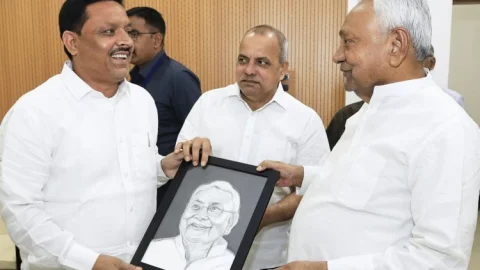 धनबाद JDU अध्यक्ष पिंटू सिंह ने CM नीतीश से की मुलाकात, 21 साल की बेदाग छवि को बताया ऐतिहासिक उपलब्धि