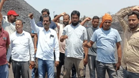 धनबाद में ‘कोयला चोरों’ का कहर! बरोरा में ग्रामीणों का उबाल, अवैध खनन से मंडरा रहा भू-धंसान का खतरा
