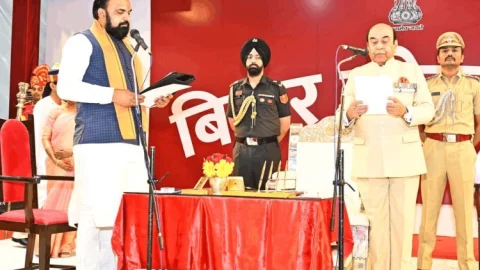 बिहार में ‘सम्राट युग’ की शुरुआत: Samrat Choudhary बने 24वें CM, 2 डिप्टी CM के साथ NDA की नई सरकार