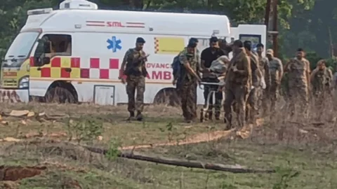 सारंडा में घमासान: IED ब्लास्ट और मुठभेड़ से दहला जंगल, 2 दिन में 6 जवान घायल, नक्सलियों की घेराबंदी तेज